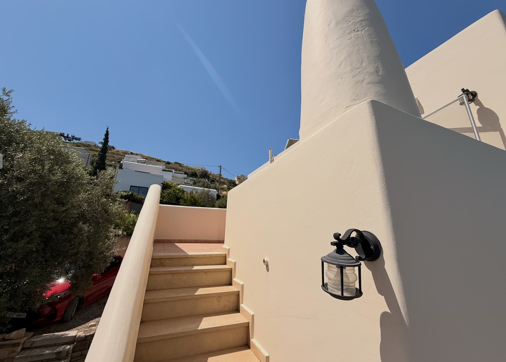 Accès indépendant à l'appartement de l'étage